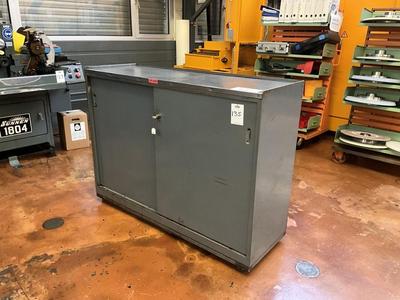 Översiktsbild av Mobile cabinet with content used for honing